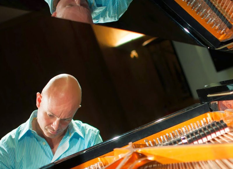 Internationally-renowned pianist Charles Owen
